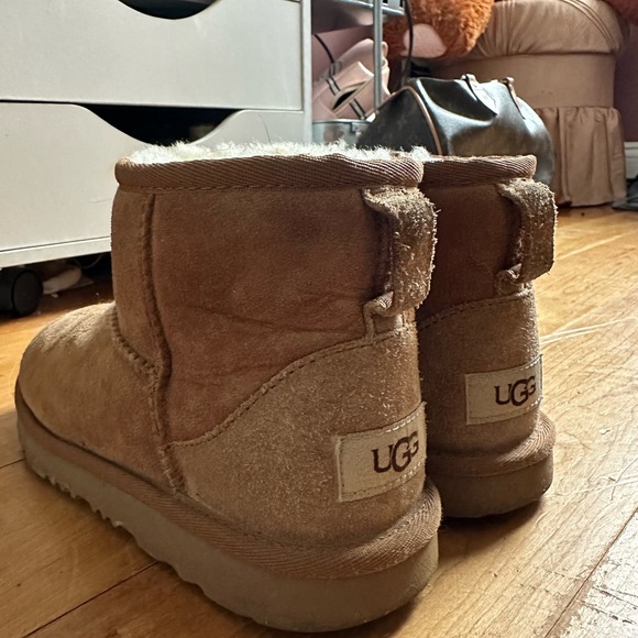 Uggs Ultra Mini Boots - Picture 4 of 4